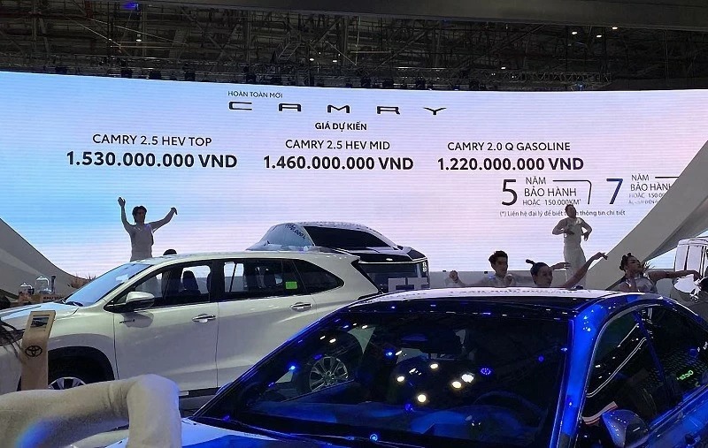 Giá xe Toyota Camry 2025 từ 1,22 tỷ đồng.