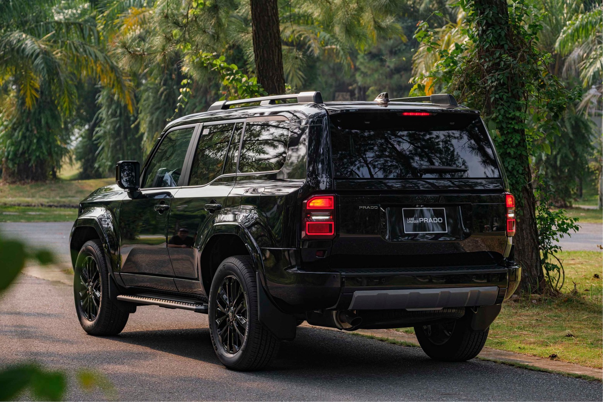 Land-Cruiser-Prado-2025 8.jpg