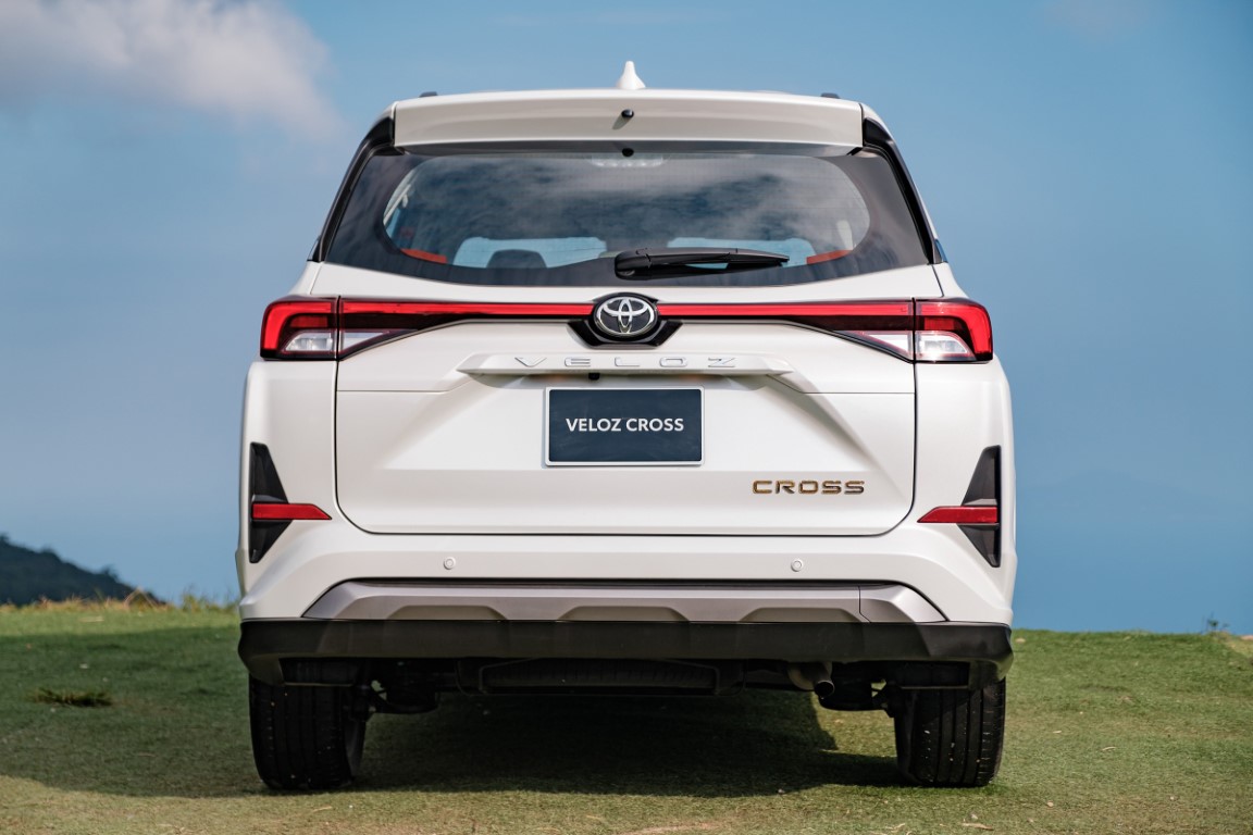 Thiết kế hiện đại và tương lai của phần đuôi xe Toyota Veloz Cross